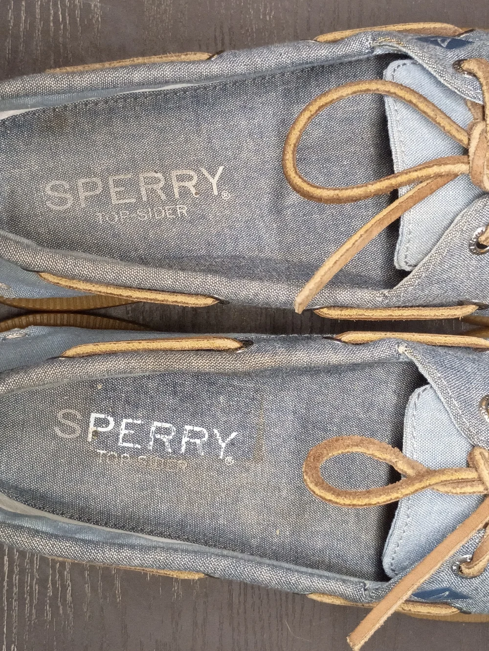 Sperry Men's 9.5M Powder Blue Canvas Boat Shoes with Tan Soles.